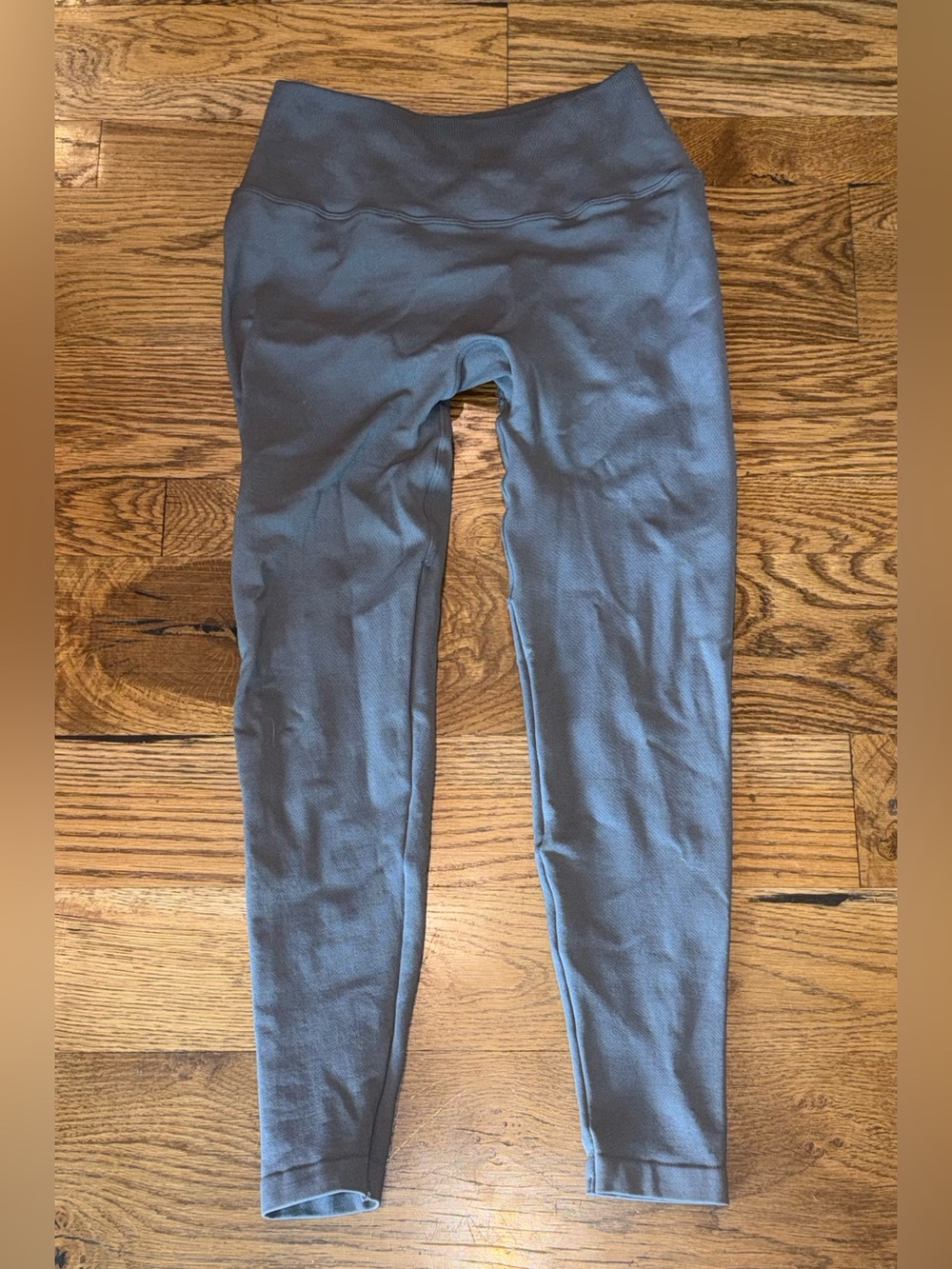 Skims. Butt Scrunch Capri Legging/Tight. Charcoal gray. Size L/XL.